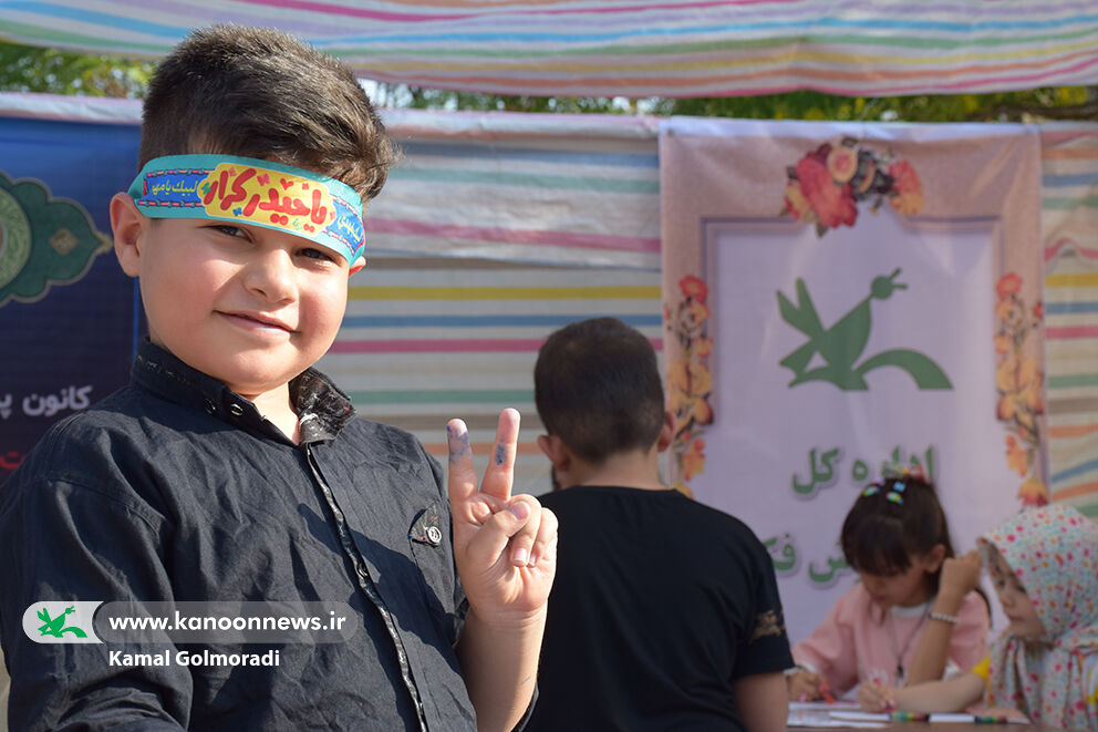 1308440-1 جشن کیلومتری غدیر و استکبارستیزی در غرفه های فرهنگی هنری کانون لرستان