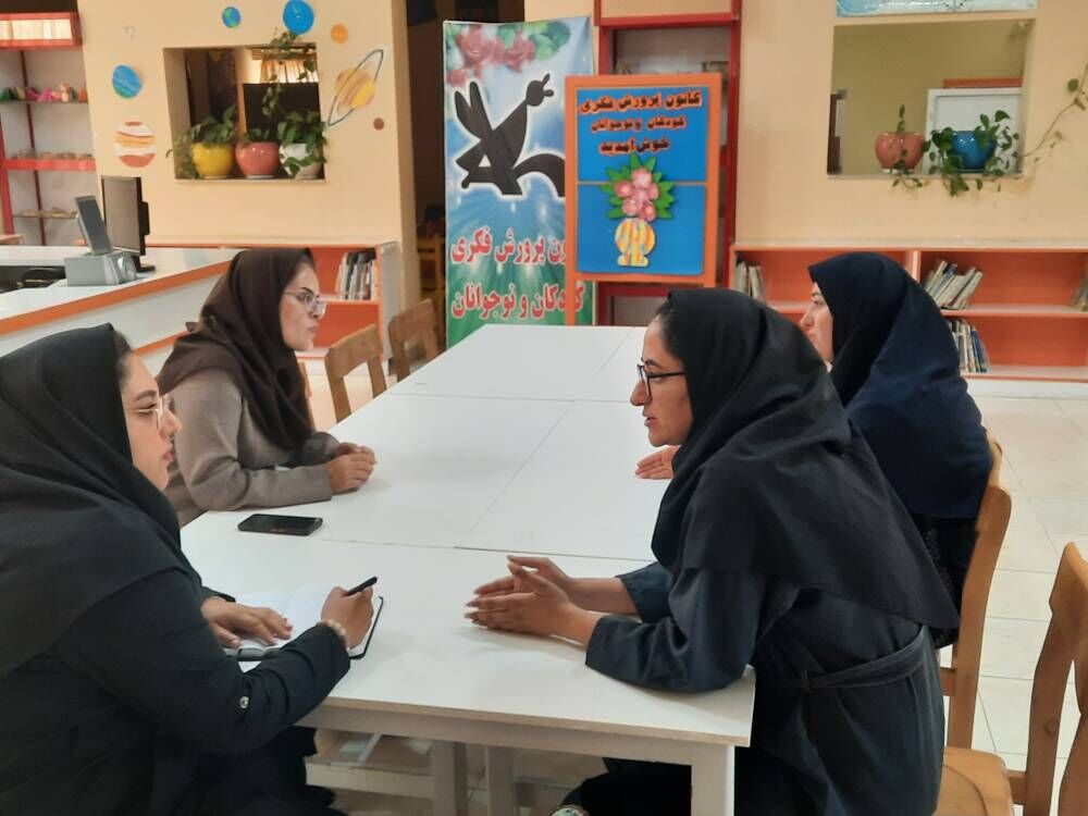 1309036-1 برسی برنامههای تابستان ۱۴۰۴ و تقویت هنرهای تجسمی در کانون فارس