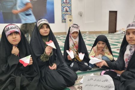 اجرای برنامه‌های مرکز سرپل‌ذهاب در اجتماع مردمی حرم احمدبن اسحاق