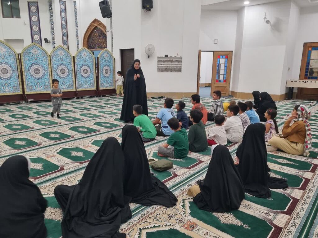 اجرای برنامه‌های مرکز سرپل‌ذهاب در اجتماع مردمی حرم احمدبن اسحاق