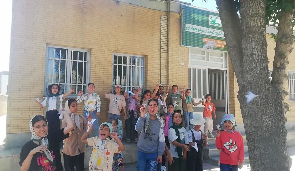 مراکز کانون همدان از "ساخت موشک کاغذی" تا کارگاه نقاشی " کودک قهرمان"