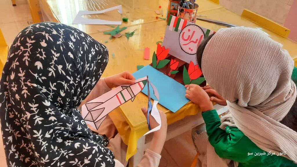 مراکز کانون همدان از "ساخت موشک کاغذی" تا کارگاه نقاشی " کودک قهرمان"
