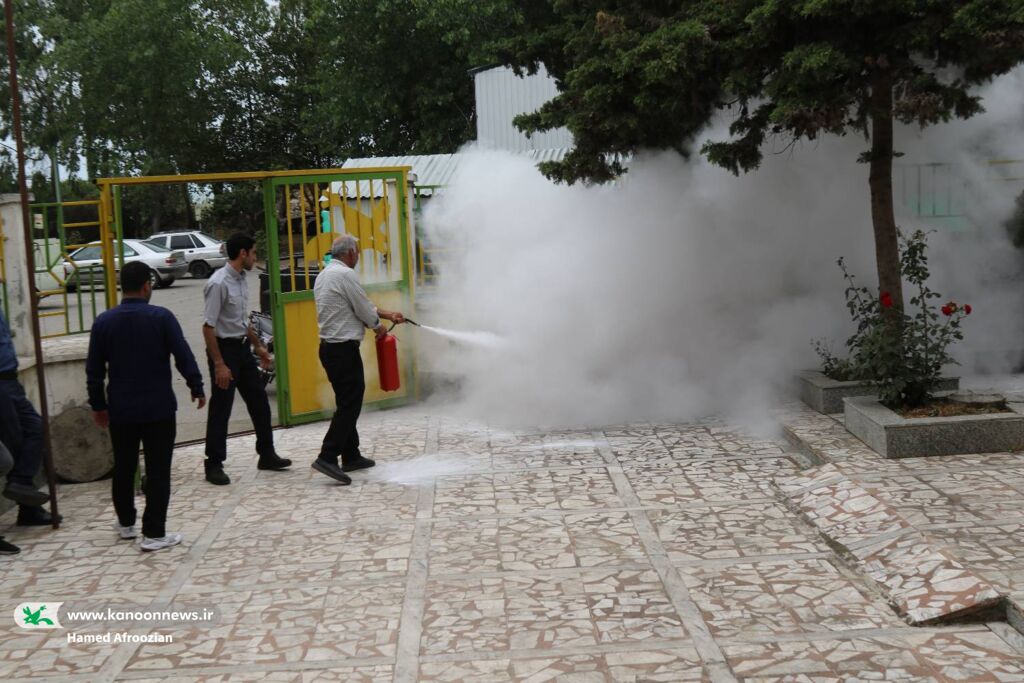 1309545-1 آشنایی کارکنان خدمات کانون با اخلاق حرفهای در محیط کار