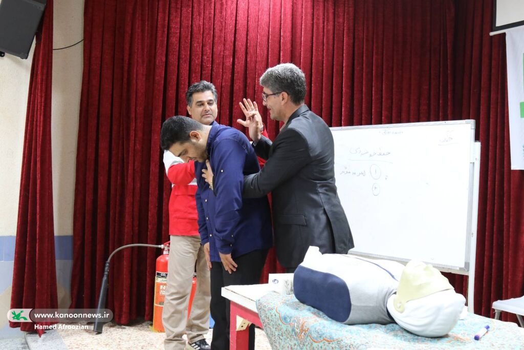 1309546-1 آشنایی کارکنان خدمات کانون با اخلاق حرفهای در محیط کار