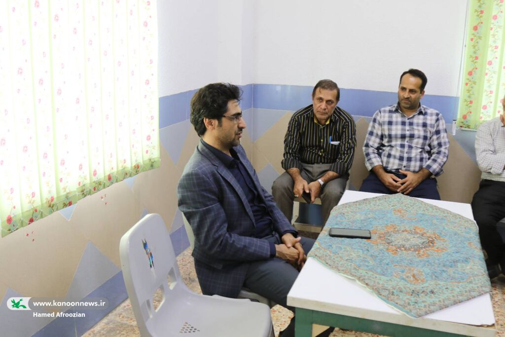 1309562-1 آشنایی کارکنان خدمات کانون با اخلاق حرفهای در محیط کار