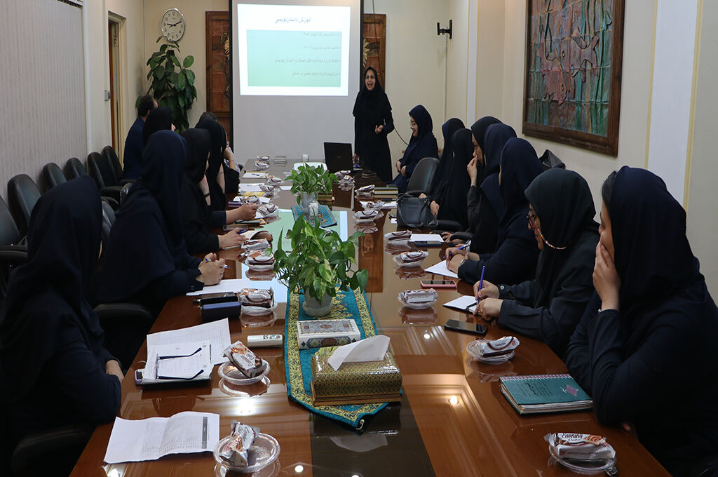 1309626-1 کارگاه آشنایی با عناصر داستاننویسی و شیوههای آموزش نوشتن خلاق