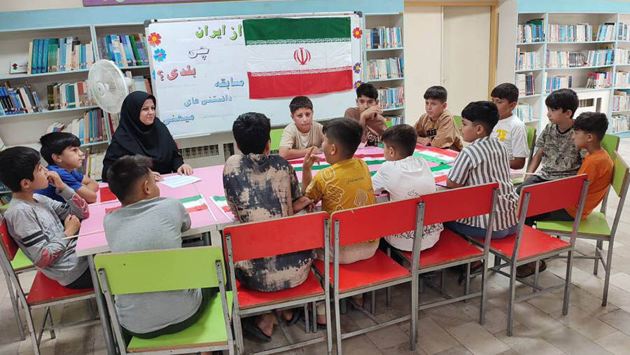 1309731-1 اعضای کانون اصلاندوز عشق به میهن را به نمایش گذاشتند