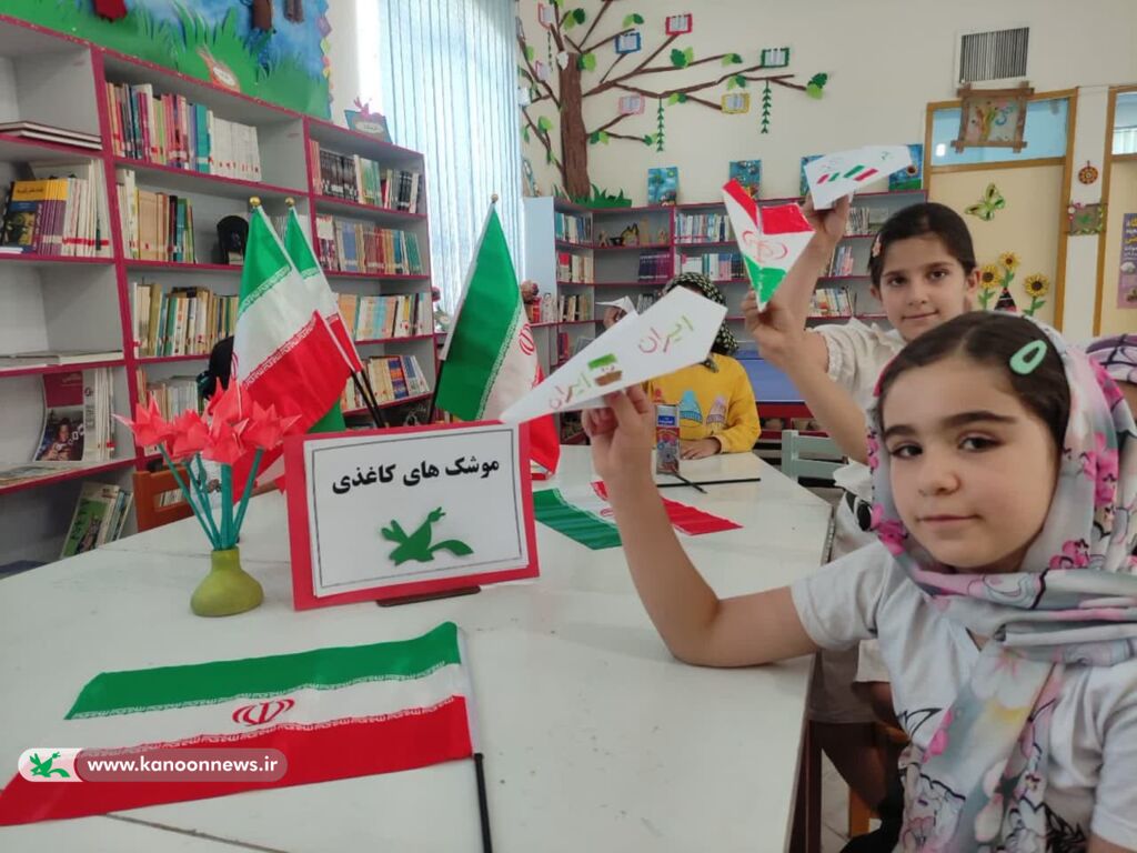 1309753-1 موشکهای کاغذی و پرچمهای امید در کانون لرستان به اهتزاز درآمدند