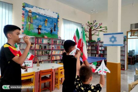 موشک‌های کاغذی و پرچم‌های ایران در کانون لرستان به اهتزاز درآمدند