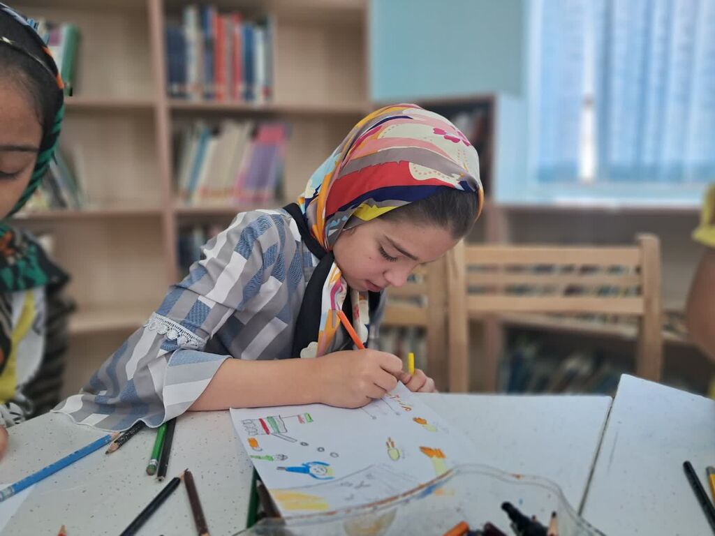 1309796-1 «ما همیشه در صحنهایم»؛ کودکان بیارجمندی با هنر و دعا، عشق به میهن را فریاد زدند