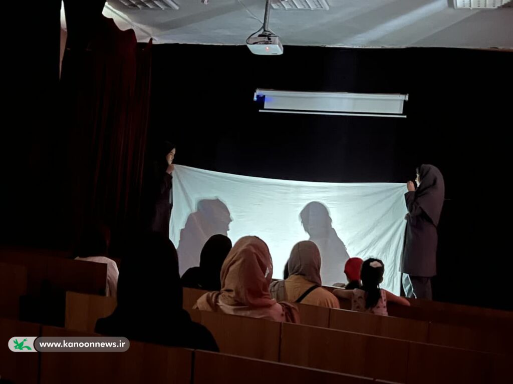 اجرای تئاتر «رد عبور» در کانون پرورش فکری گنبدکاووس