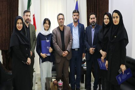 تجلیل فرماندار انزلی از عضو برگزیده کانون گیلان در مسابقه بین‌المللی نقاشی «لوئی فرانسوا»