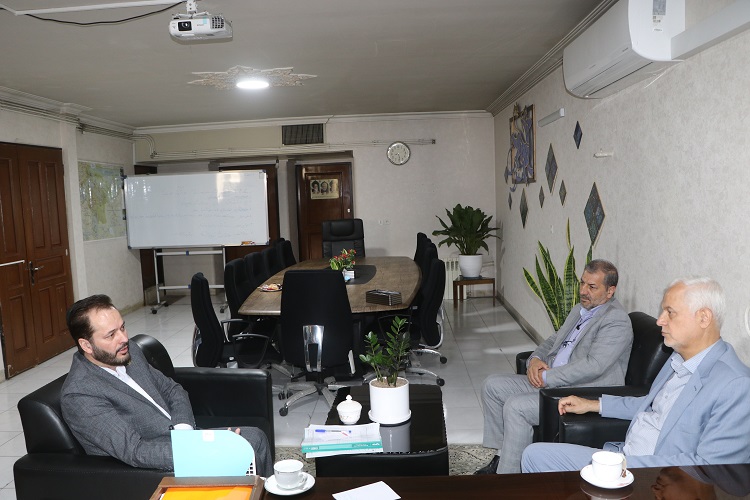 1310161-1 شهردار اصفهان مهمان مدیرکل کانون استان شد