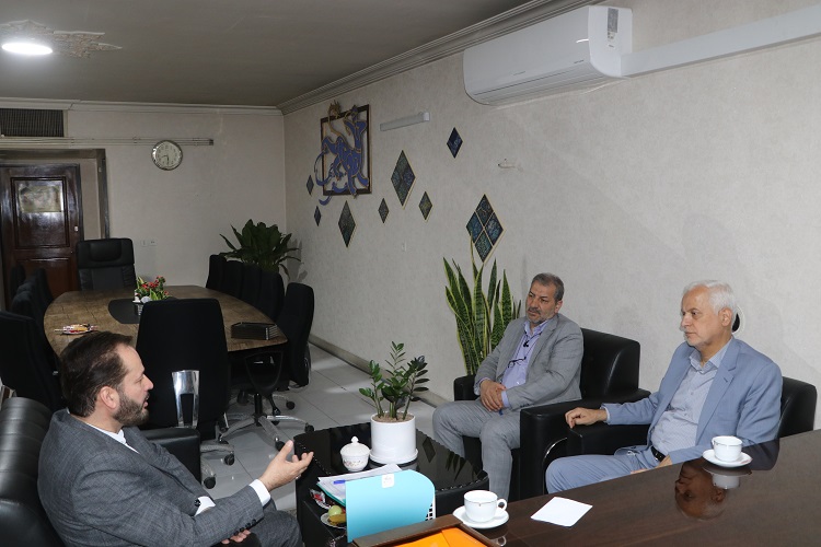 1310162-1 شهردار اصفهان مهمان مدیرکل کانون استان شد