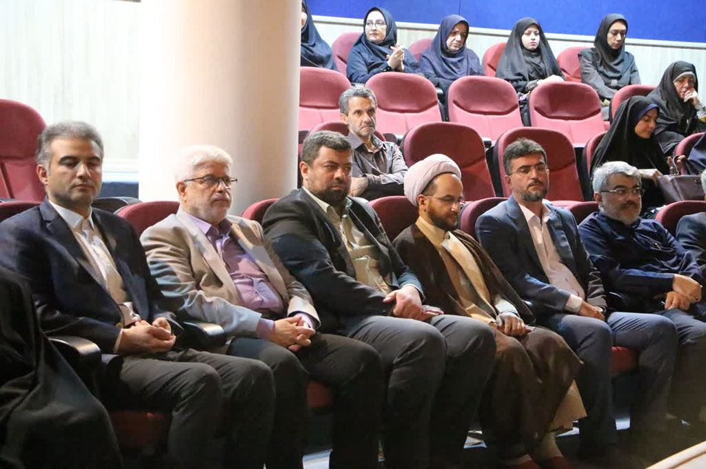 1310205 کانون گیلان بهپاس همراهی در برگزاری نمایشگاه هفته قرآن و عترت تجلیلشد