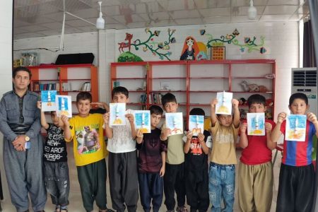 پیام اعضای کودک مرکز ثلاث‌باباجانی با ساخت موشک‌های کاغذی برجسته