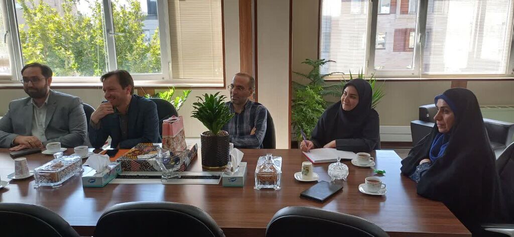 1310284 هوای کانون را داریم