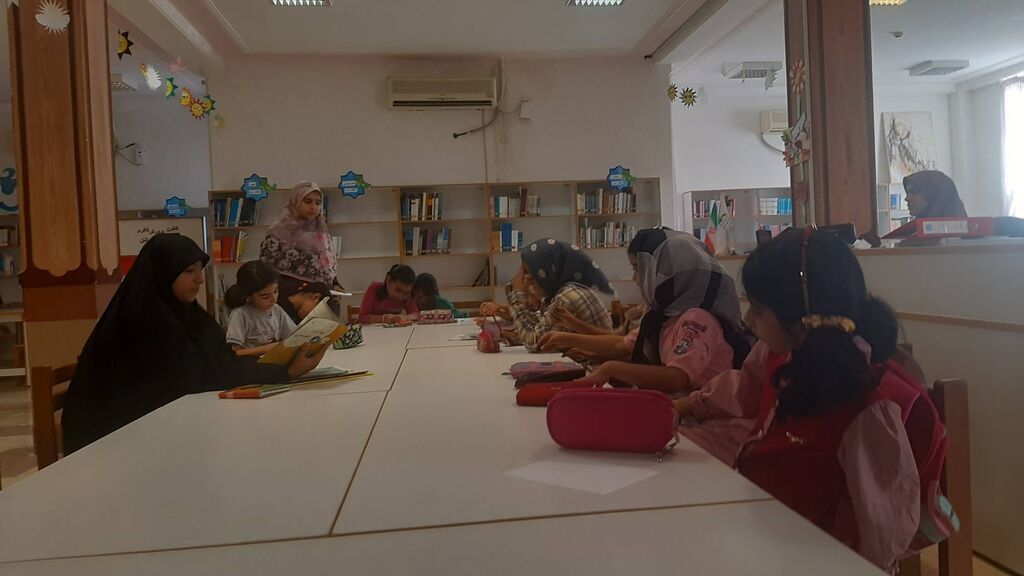 پرتاب موشک‌های کاغذی در کارگاه‌های فرهنگی فارس