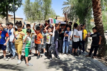 پرتاب موشک‌های کاغذی در کارگاه‌های فرهنگی فارس