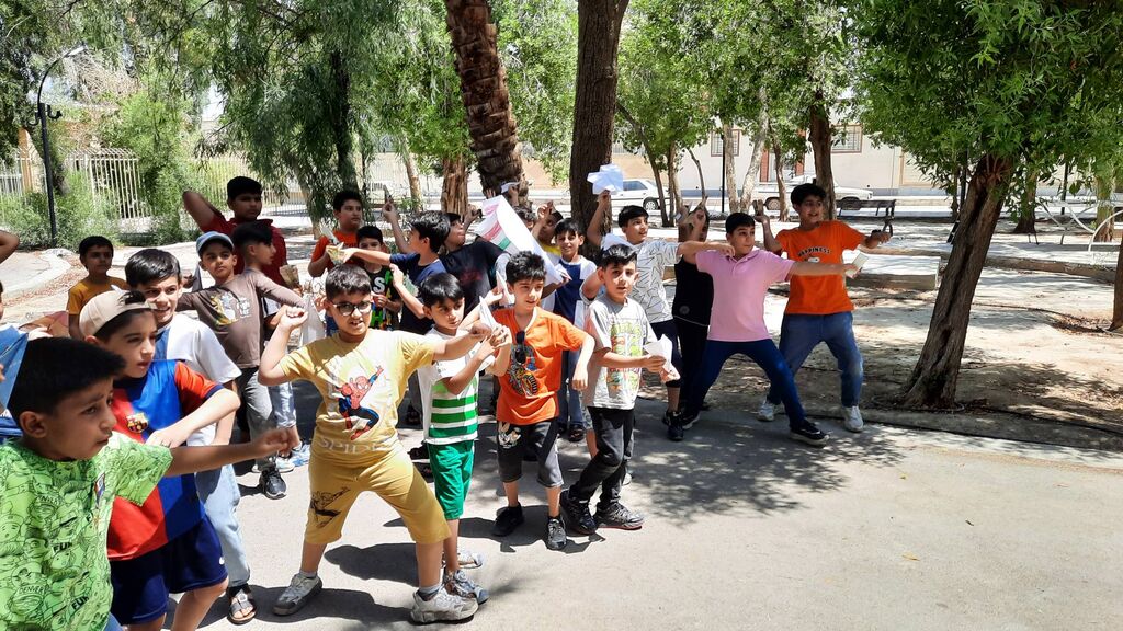 پرتاب موشک‌های کاغذی در کارگاه‌های فرهنگی فارس