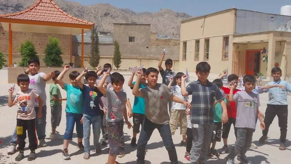 پرتاب موشک‌های کاغذی در کارگاه‌های فرهنگی فارس