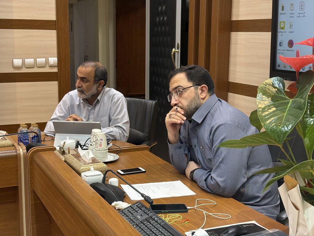 1310915-3 نشست شورای عالی کتاب کانون برگزار شد