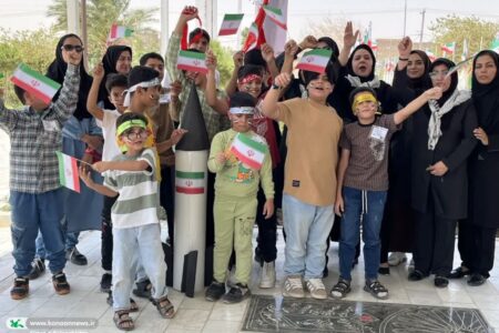 اعضای کانون با اهتزاز پرچم‌هایشان شکوه ایران را فریاد زدند