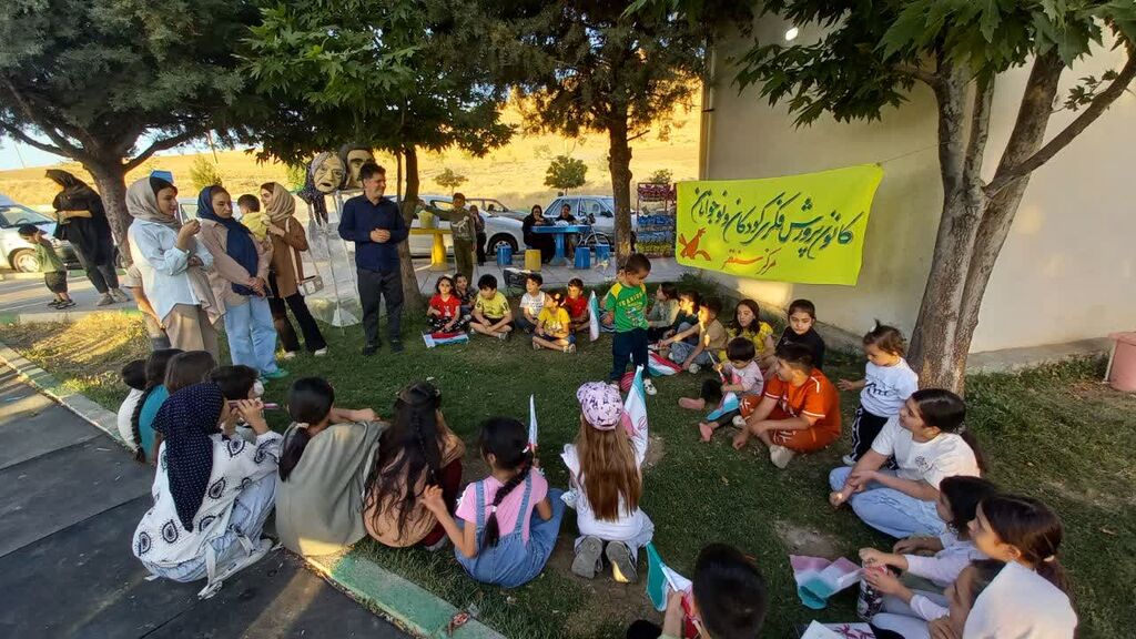 1311588-1 پیک امید سنقر با برنامههای کانونی میزبان مسافران شد