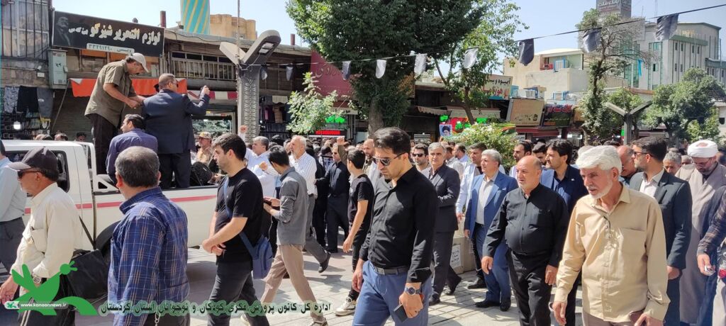 1311989-1 حضور پرصلابت کارکنان کانون پرورش فکری کودکان و نوجوانان کردستان در مراسم تشییع شهید مدافع وطن رضا بسطامی