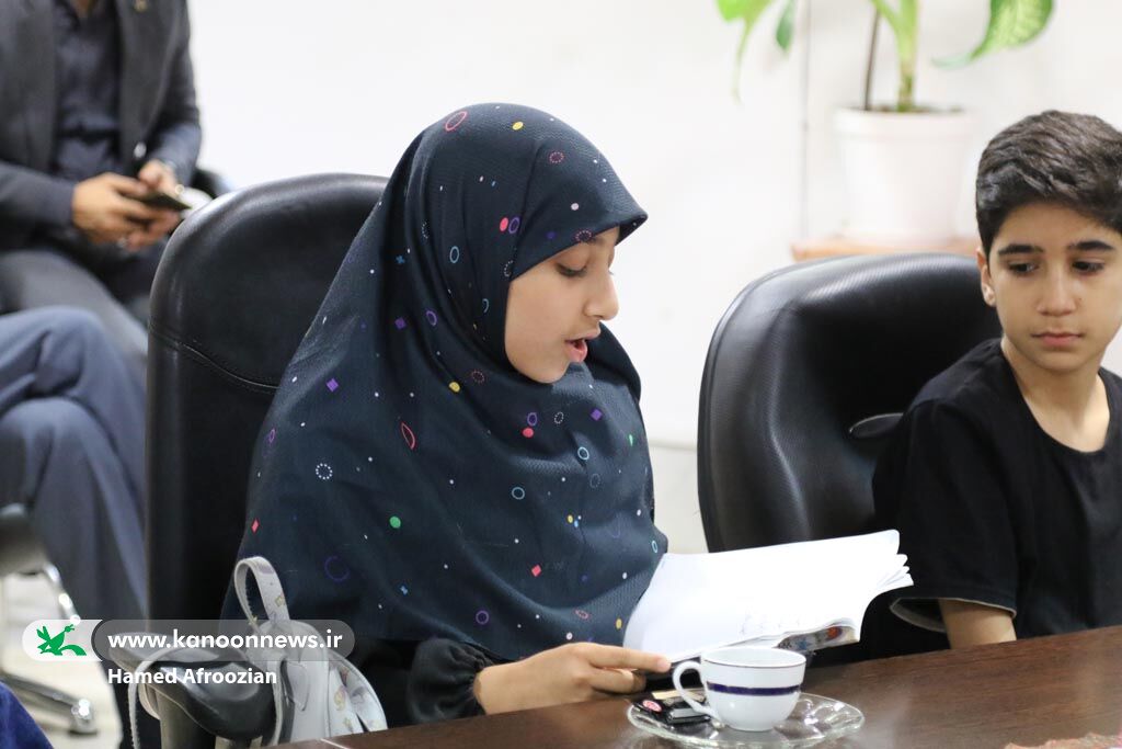 1312033-1 شعر نتیجه کوشش و مهندسی دقیق مفاهیم است