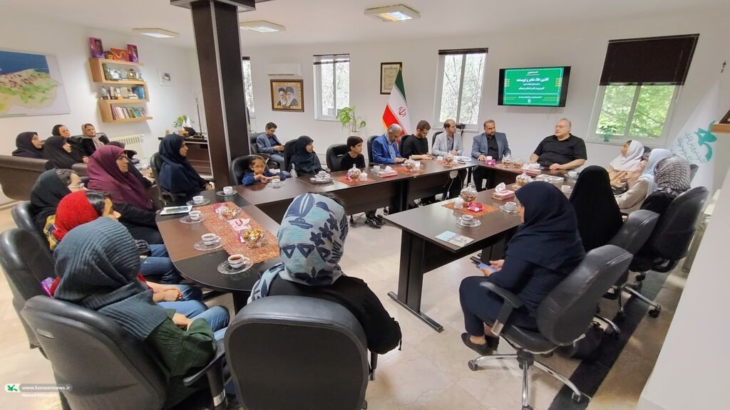 1312051-1 شعر نتیجه کوشش و مهندسی دقیق مفاهیم است