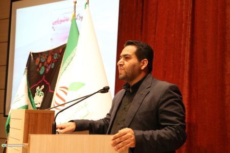 امام حسین(ع) برای ما صرفاً یک قهرمان تاریخی نیست، بلکه معلمی بزرگ است