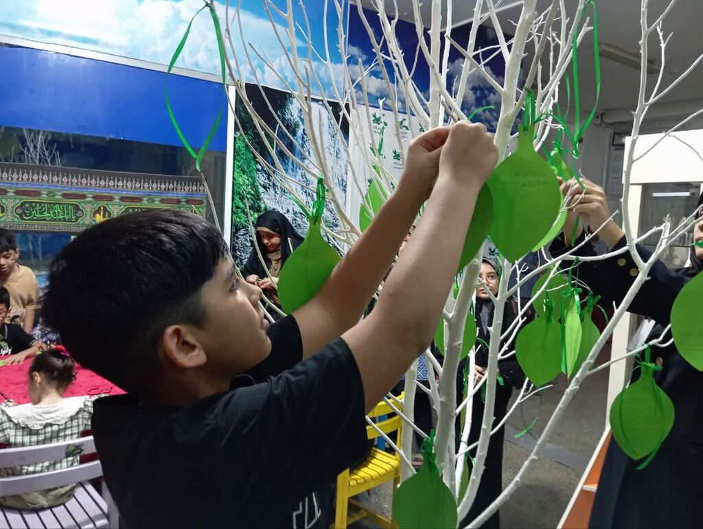 گرامیداشت یاد شهدای مقاومت و خدمت در سومین گرد همایی کودکان عاشورایی هرمزگان