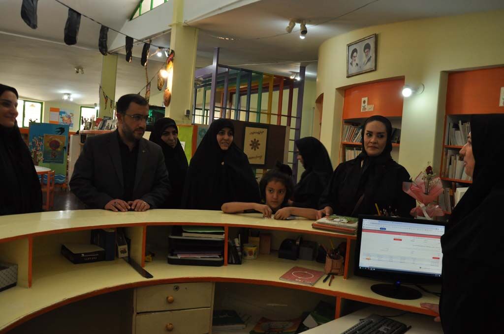 1314044-1 بازدید مدیرعامل کانون از فعالبتهای تابستانی قدیمیترین مرکز کرج