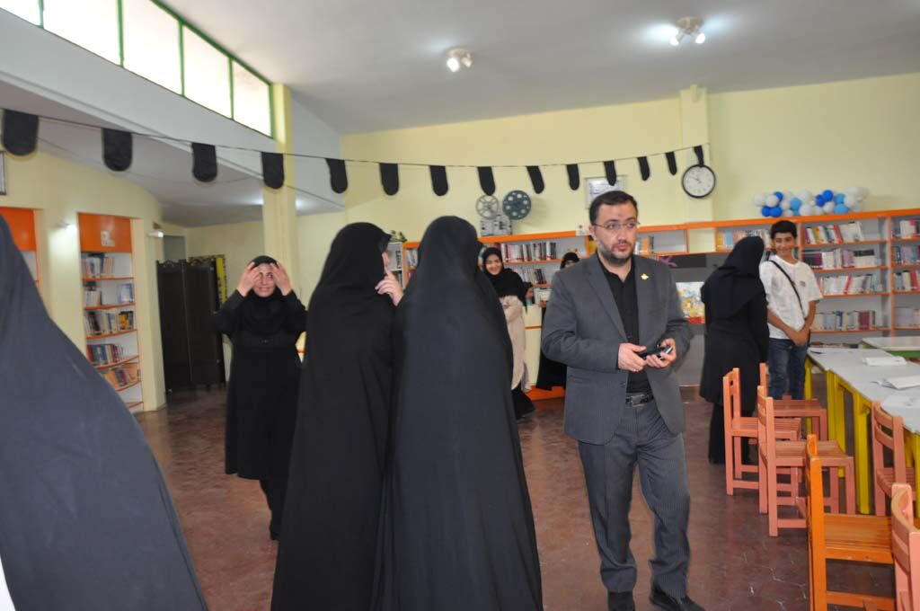 1314046-1 بازدید مدیرعامل کانون از فعالبتهای تابستانی قدیمیترین مرکز کرج