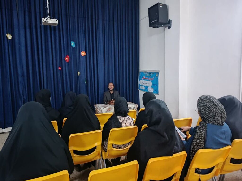 1314076-1 کارگاه یاریگران زندگی در مراکز کانون همدان برگزار شد