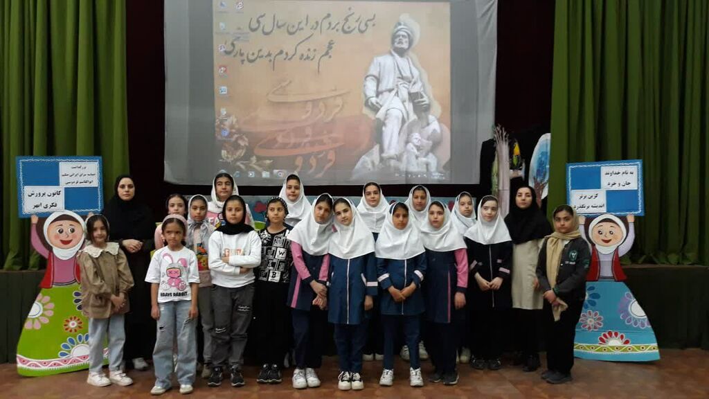 1314394-1 ویژهبرنامه «ماه شعر خرداد» با محوریت بزرگداشت فردوسی در زنجان برگزار شد