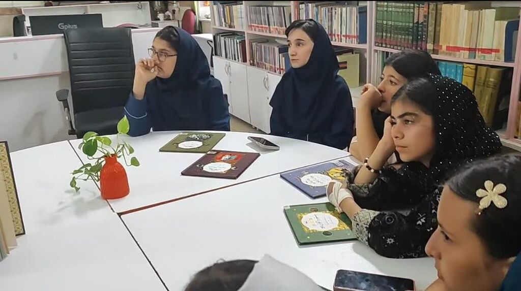 1314397-1 ویژهبرنامه «ماه شعر خرداد» با محوریت بزرگداشت فردوسی در زنجان برگزار شد