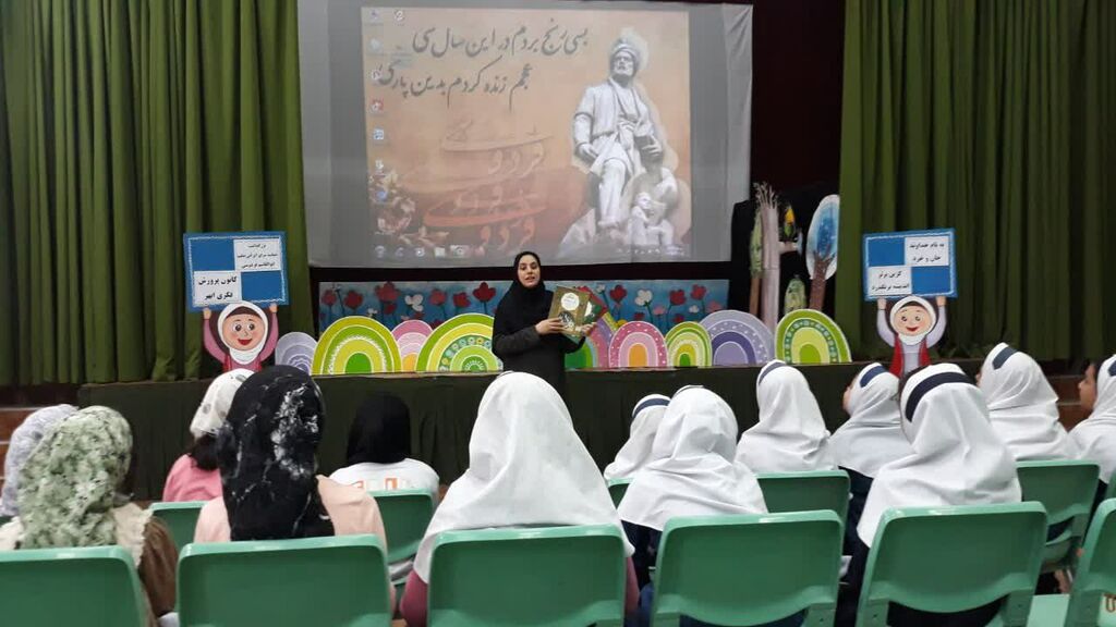 1314399-1 ویژهبرنامه «ماه شعر خرداد» با محوریت بزرگداشت فردوسی در زنجان برگزار شد