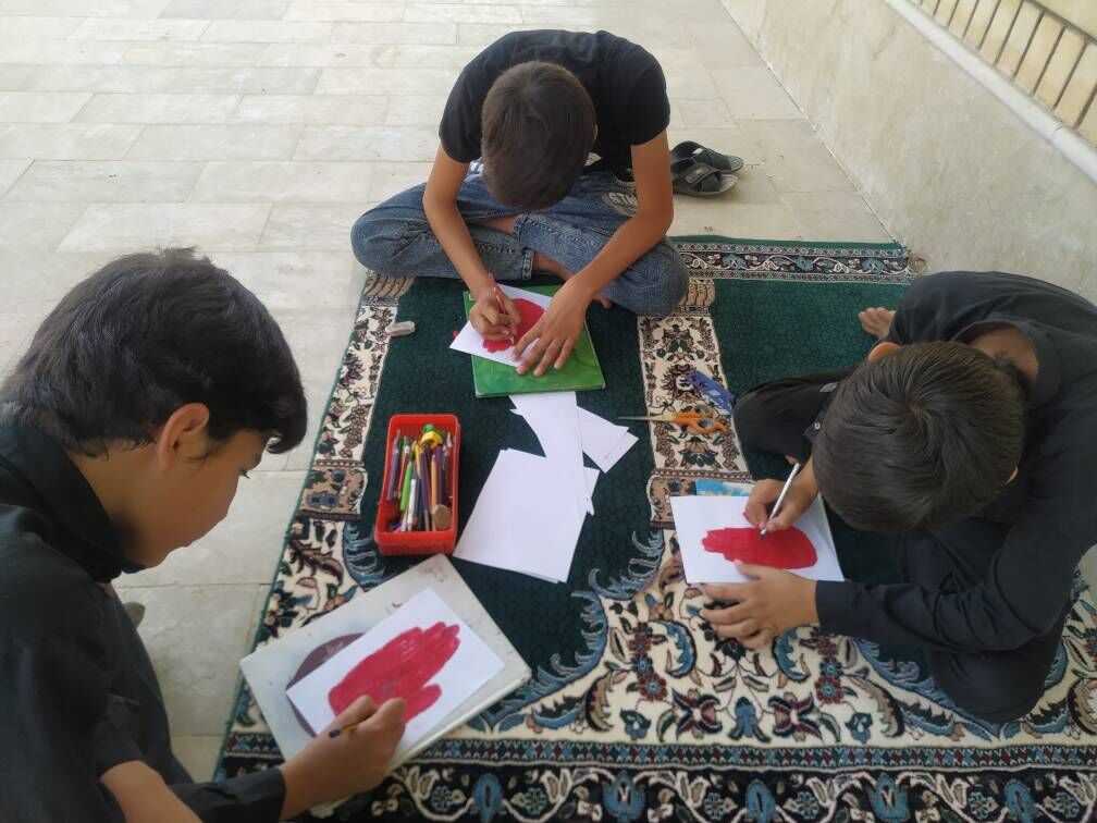 ویژه‌برنامه‌های «گردهمایی کودکان عاشورایی» همراه با دست‌سازه‌های حسینی