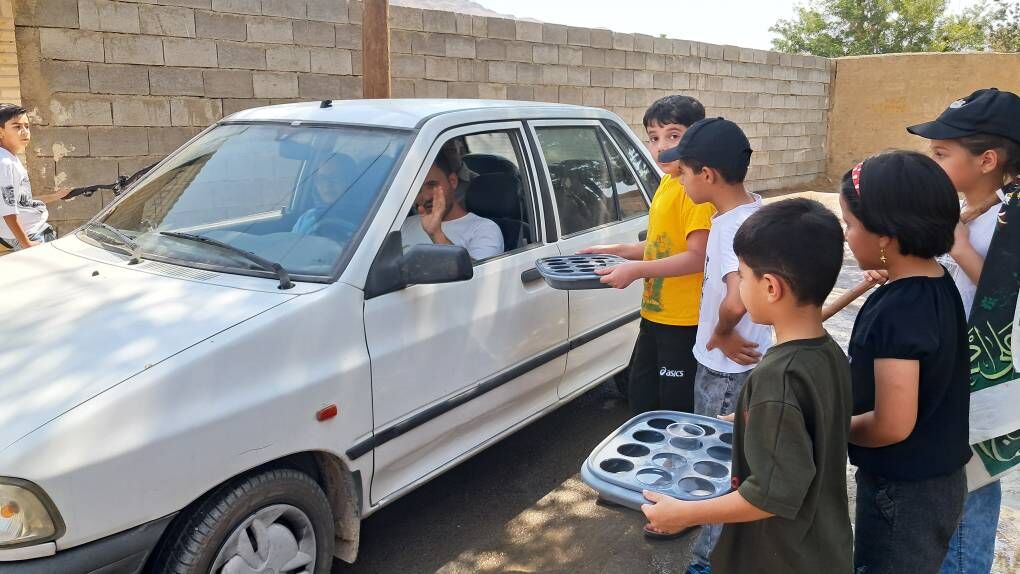 ویژه‌برنامه‌های «گردهمایی کودکان عاشورایی» همراه با دست‌سازه‌های حسینی