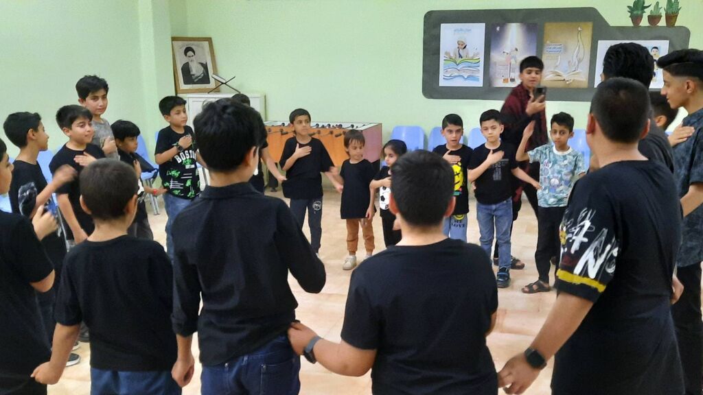 ویژه‌برنامه‌های «گردهمایی کودکان عاشورایی» همراه با دست‌سازه‌های حسینی