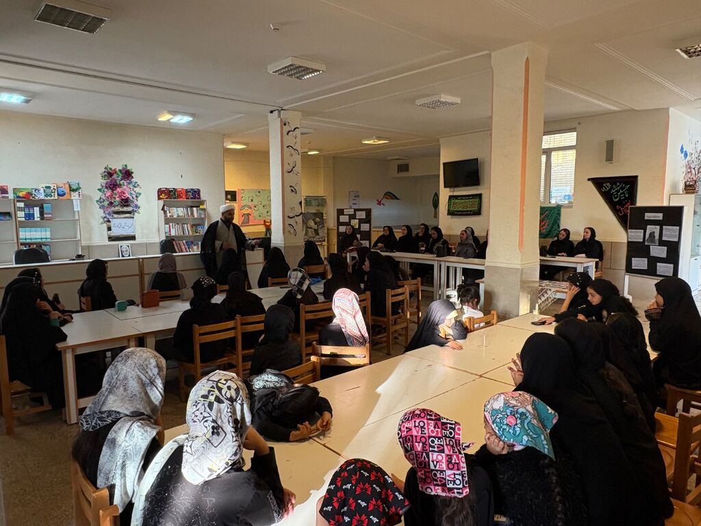 ویژه‌برنامه‌های «گردهمایی کودکان عاشورایی» همراه با دست‌سازه‌های حسینی