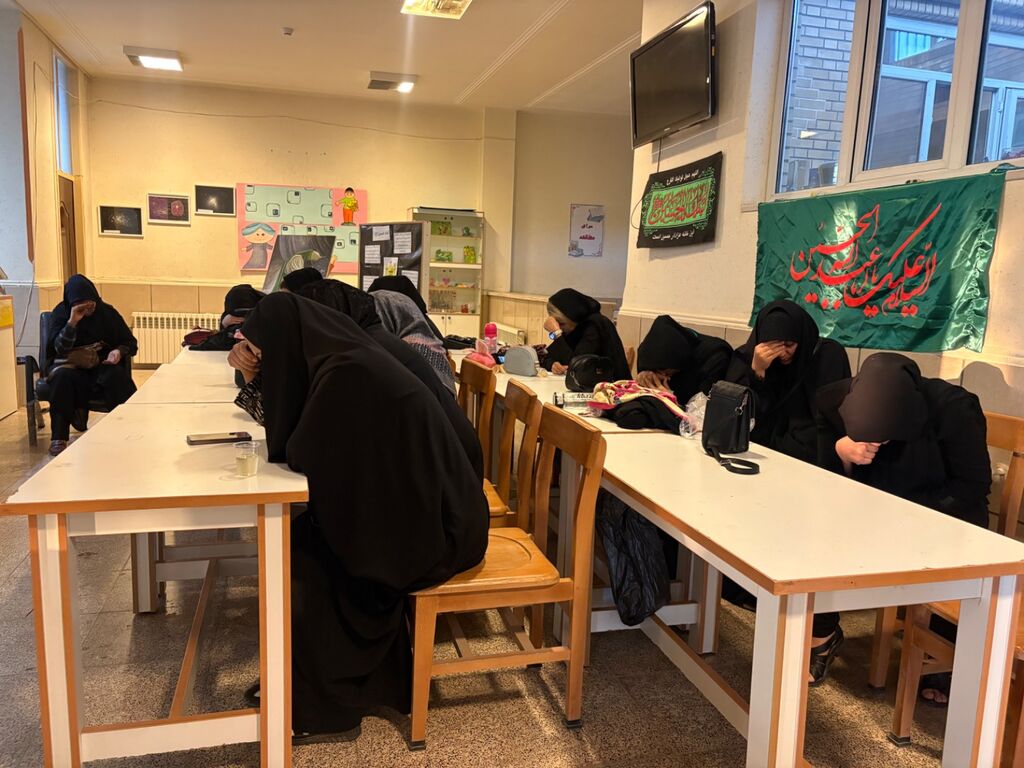 ویژه‌برنامه‌های «گردهمایی کودکان عاشورایی» همراه با دست‌سازه‌های حسینی