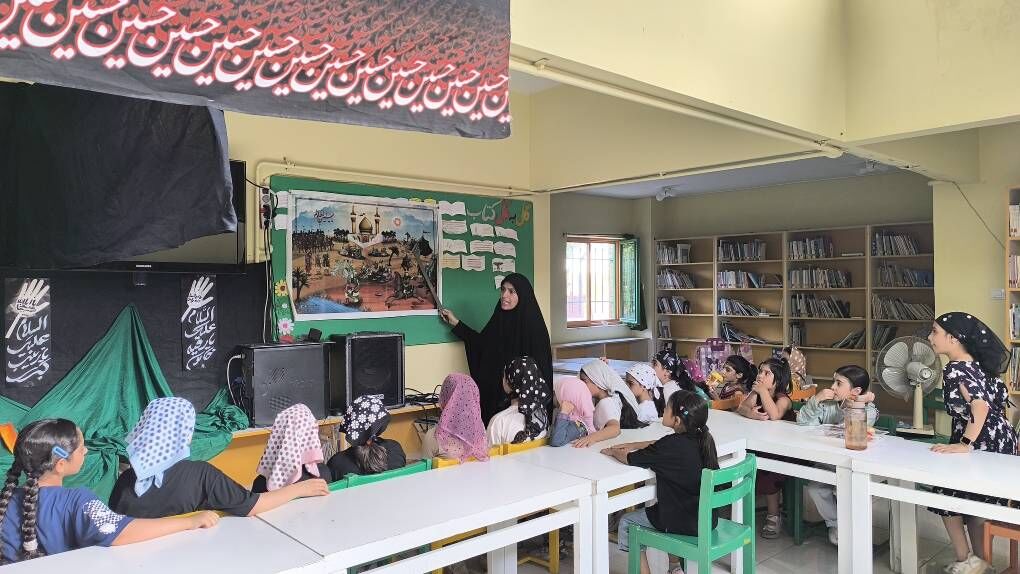 ویژه‌برنامه‌های «گردهمایی کودکان عاشورایی» همراه با دست‌سازه‌های حسینی