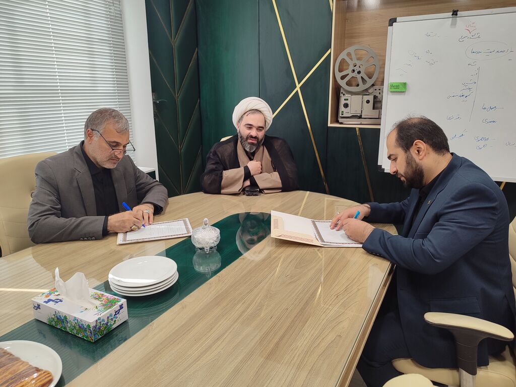 1315011 انعقاد تفاهمنامه همکاری میان کانون خراسان رضوی و کمیته امداد امام خمینی(ره)