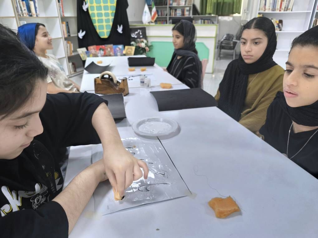 ویژه‌برنامه‌های «گردهمایی کودکان عاشورایی» همراه با دست‌سازه‌های حسینی