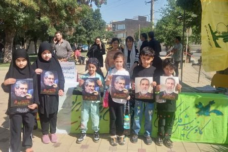 برپایی ایستگاه فرهنگی مرکز سنقر در مراسم تشییع با شکوه شهید ایزدی