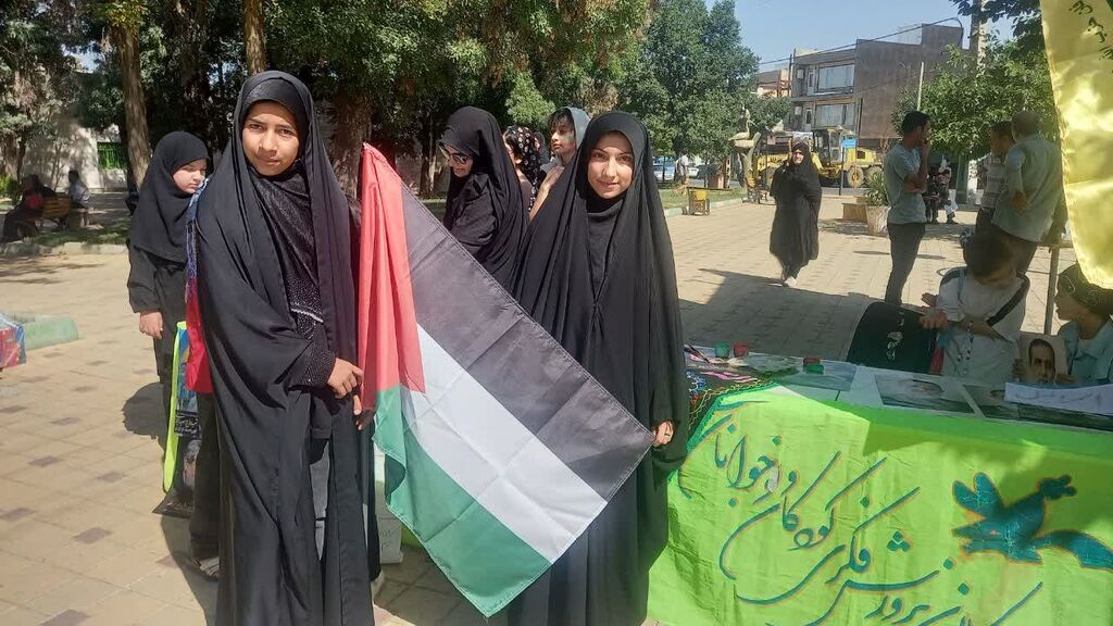 1315020 برپایی ایستگاه فرهنگی مرکز سنقر در مراسم تشییع با شکوه شهید ایزدی