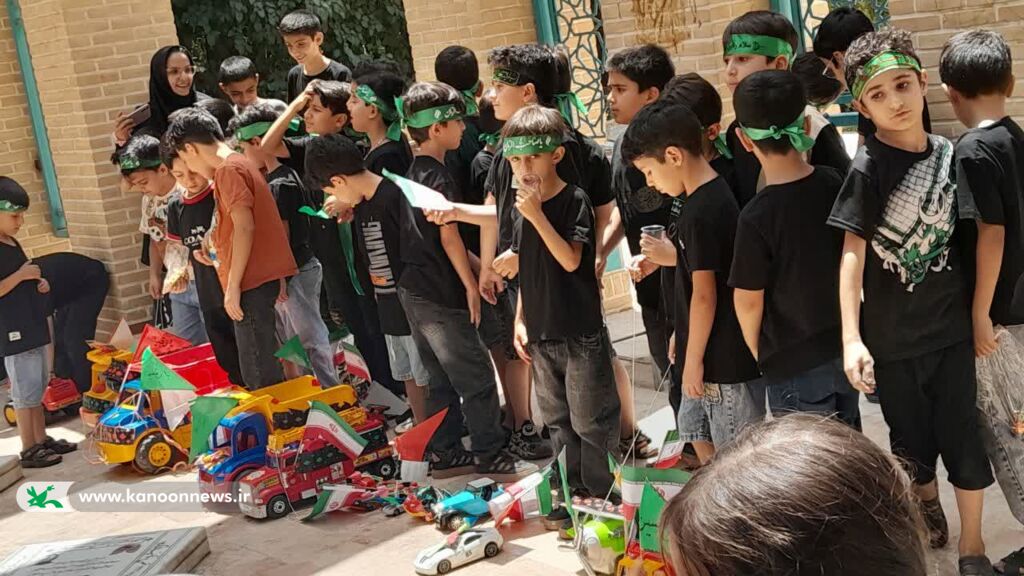 1315107-1 سومین گردهمایی کودکان عاشورایی به یاد شهدای کودک و نوجوان در اردکان برگزار شد